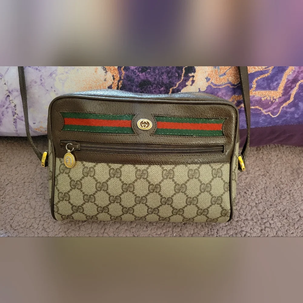 Authentic Gucci Sherry Line Bag With GG Pattern - Picture 2 of 16